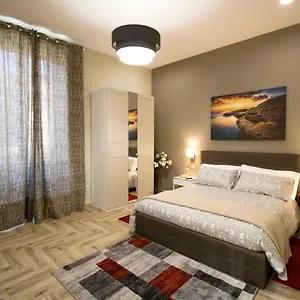 https://romeo-luxury-apartment.catania-hotels.net